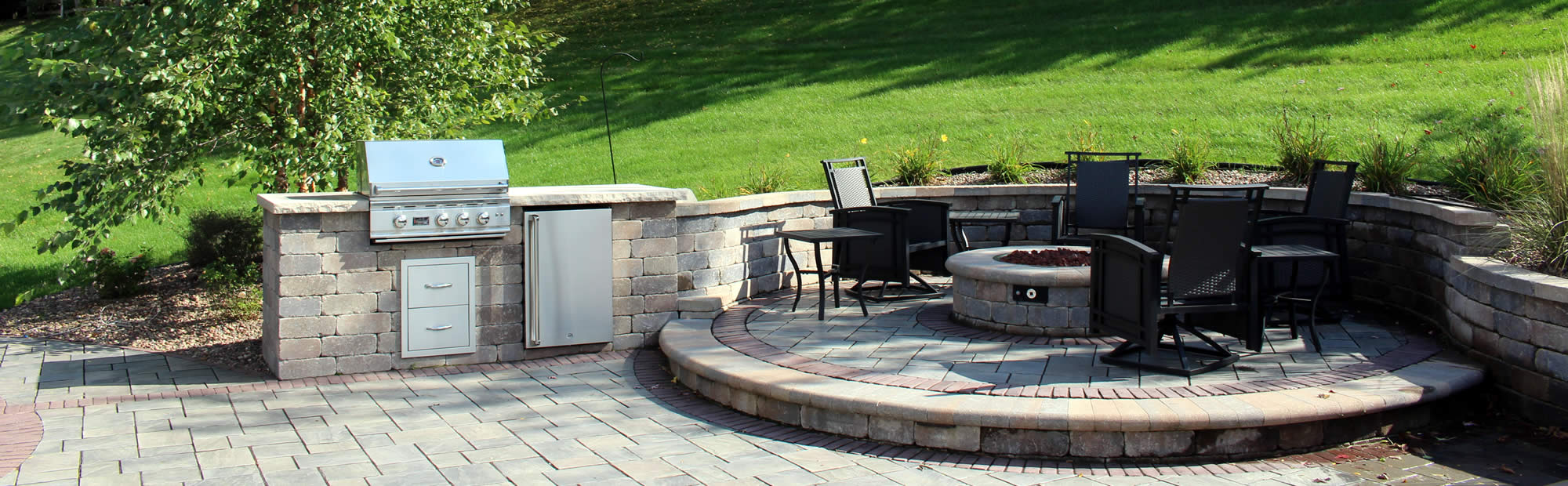 Outdoor Kitchen with Patio and Retaining Wall Construction